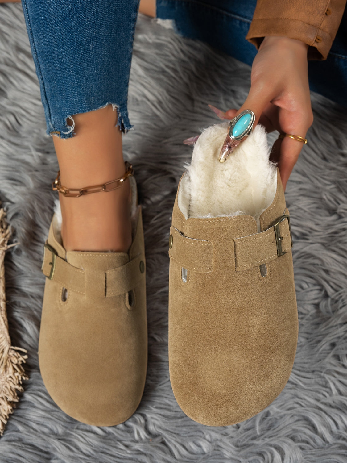 Suede round toe slippers with faux fur lining