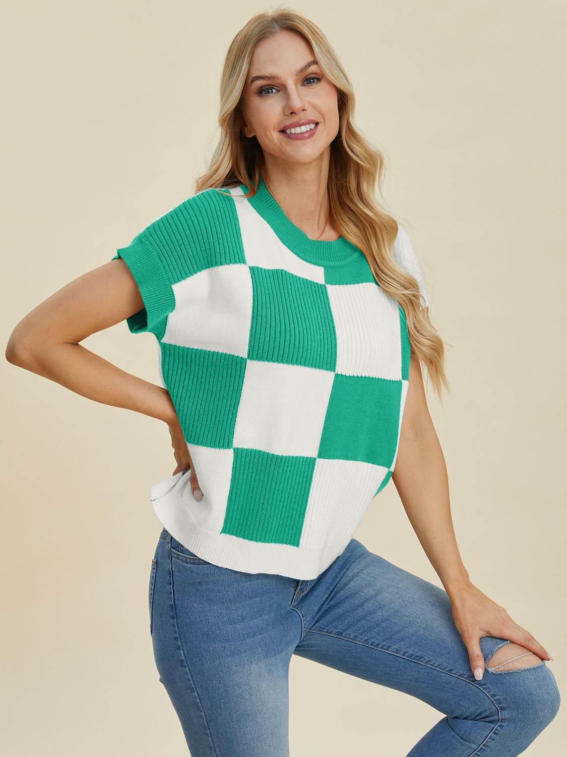 Full size checkered round neck short sleeve sweater in green and white.