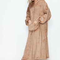 Full size pocketed hooded midi lounge dress in polyester, slightly stretchy and opaque.