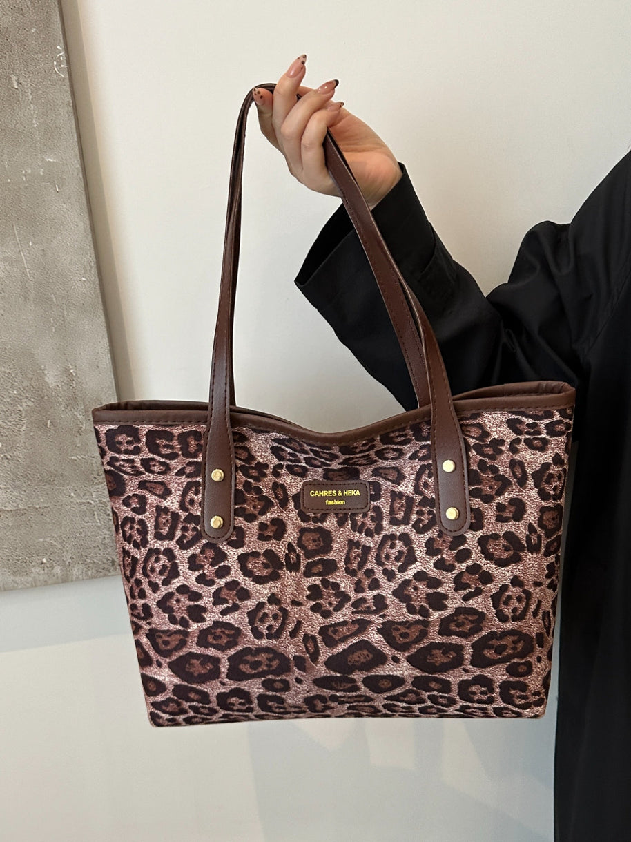 Leopard polyester tote bag, large size with handles.