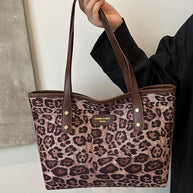 Leopard polyester tote bag, large size with handles.