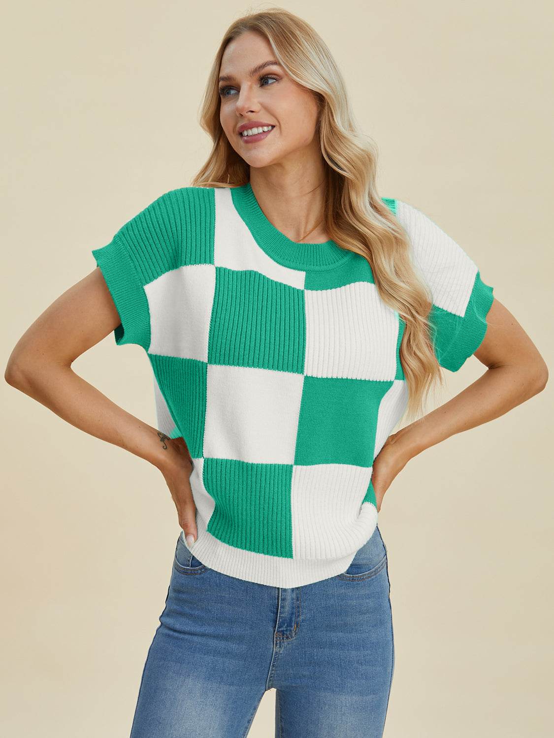 Full size checkered round neck short sleeve sweater in green and white.