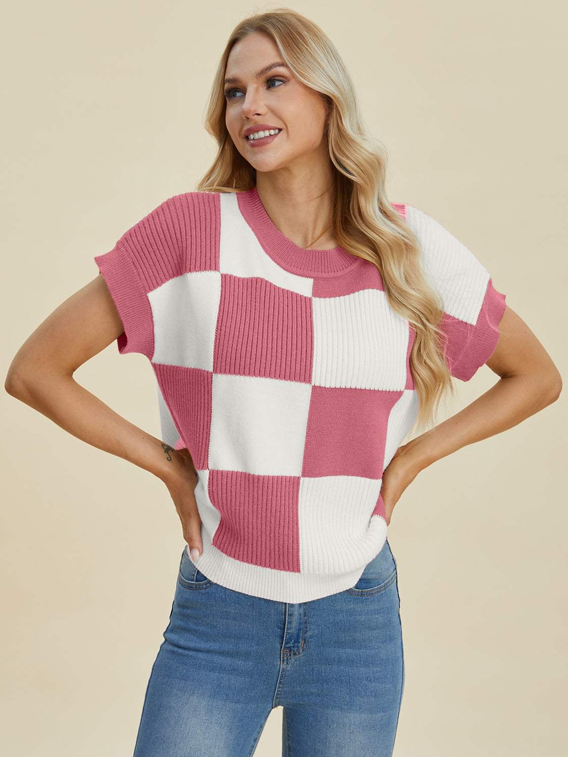 Full size checkered round neck short sleeve sweater in pink and white.