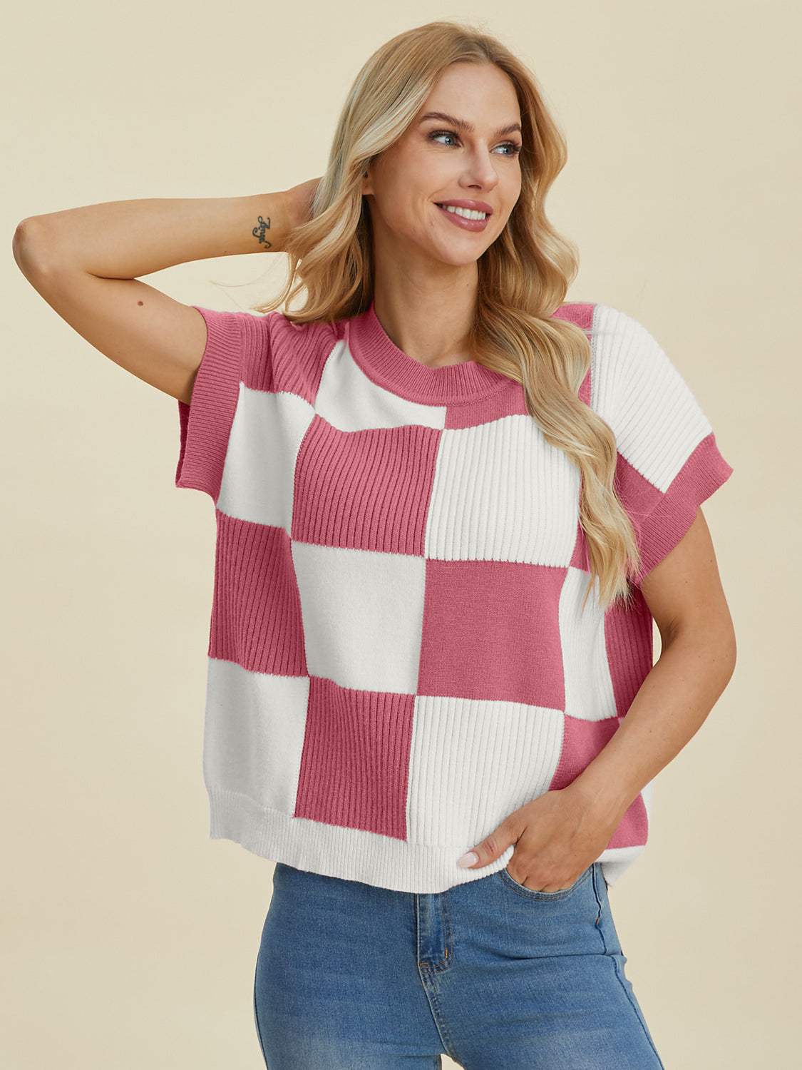 Full size checkered round neck short sleeve sweater in pink and white.